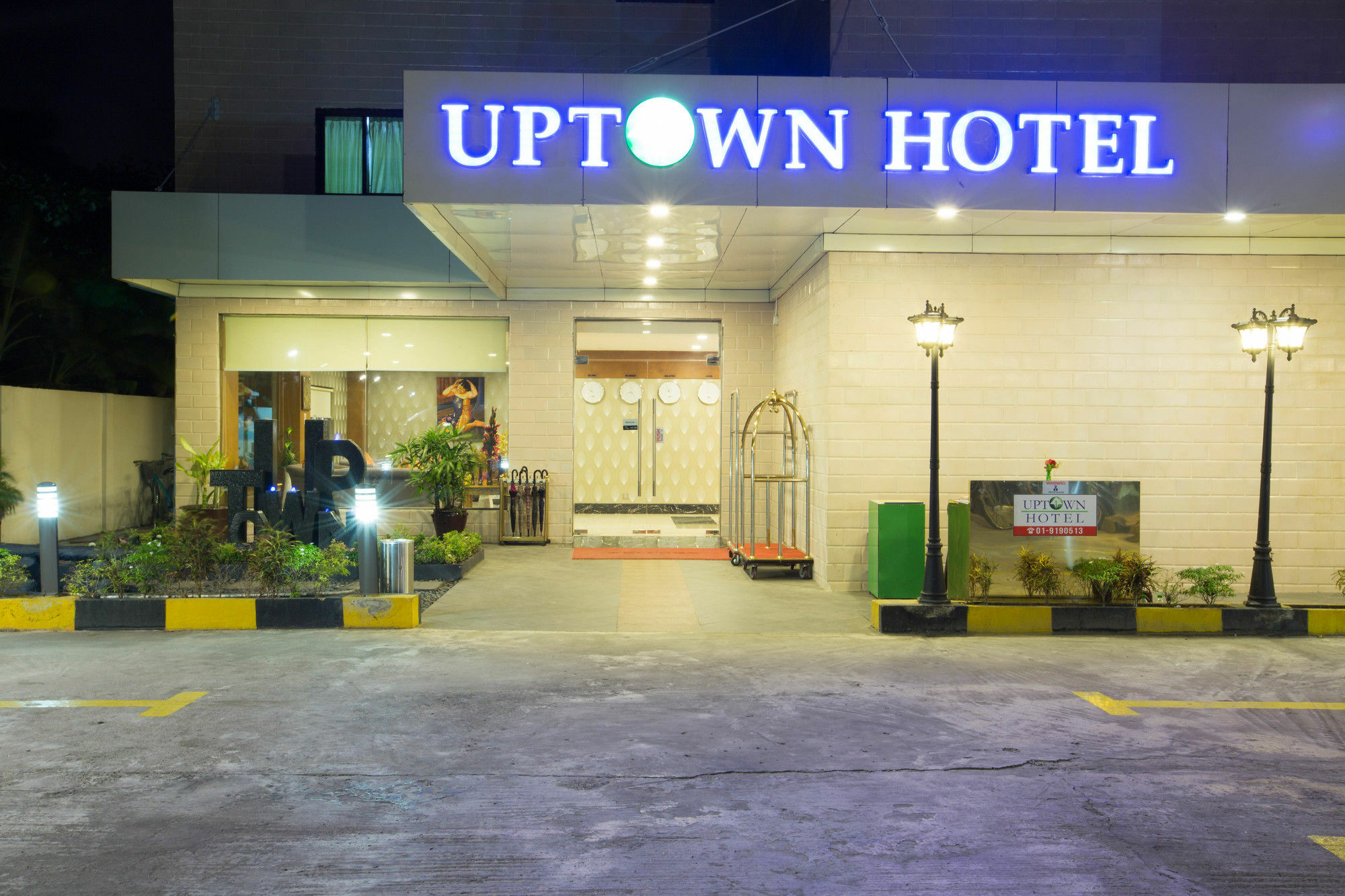 Uptown Hotel Yangon Esterno foto